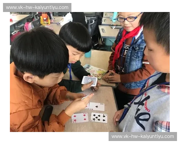 绿茵巅峰对决：足球比分90vs足球比分百度，谁才是你指尖的“最强大脑”？